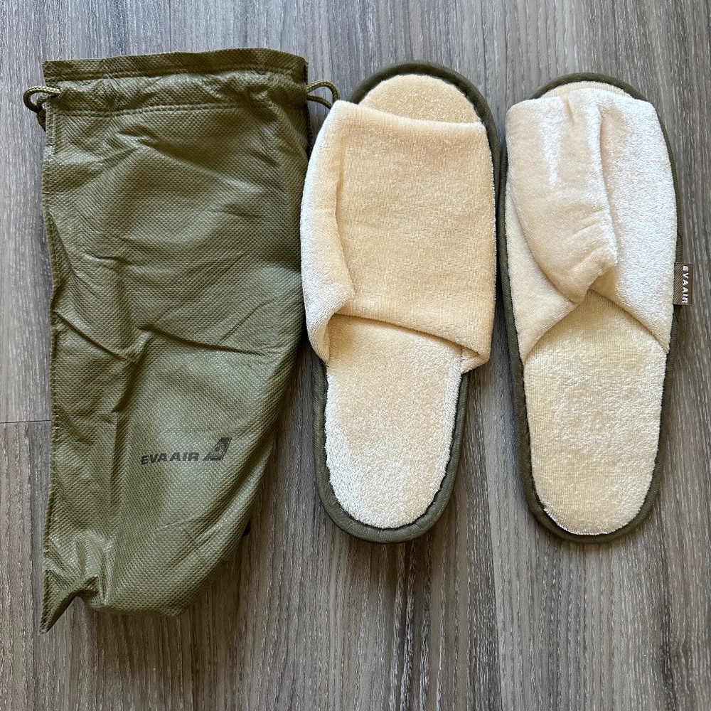 NWT eva air slippers